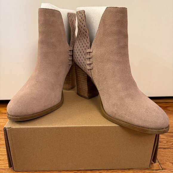 Steve Madden Shepp Suede Block Heel Ankle Bootie - Picture 2 of 11